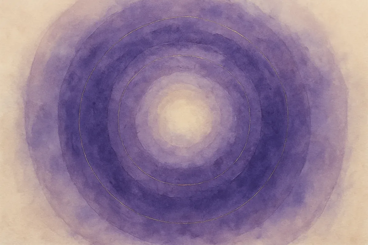 Illustration aquarelle poétique aux tons violet, dans le style de La Clairière, évoquant qui suis-je vraiment ? La question de l’être